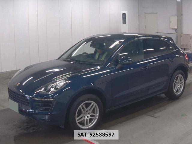 Porsche MACAN 2016-06 7811203-4