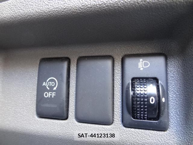 Nissan MARCH 2014-01 7805160-5