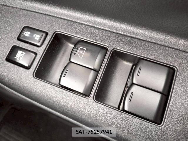 Nissan MARCH 2011-09 7809869-10
