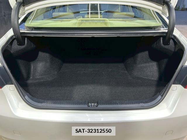 Toyota MARK X 2011-06 7805698-13