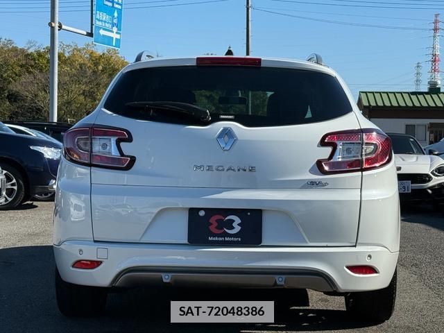 Renault MEGANE ESTATE 2017-03 7808756-10
