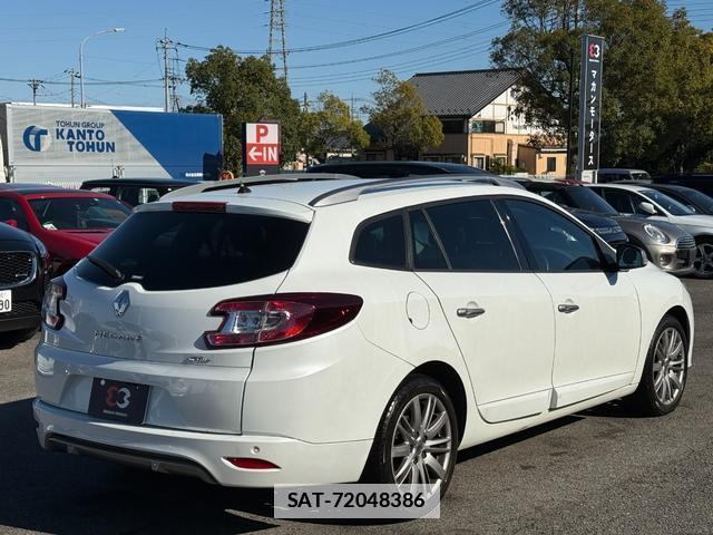 Renault MEGANE ESTATE 2017-03 7808756-11