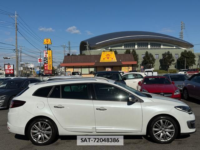 Renault MEGANE ESTATE 2017-03 7808756-12