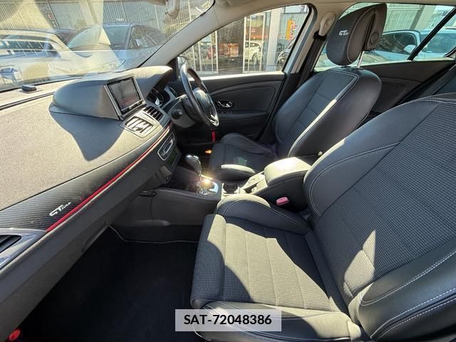 Renault MEGANE ESTATE 2017-03 7808756-16