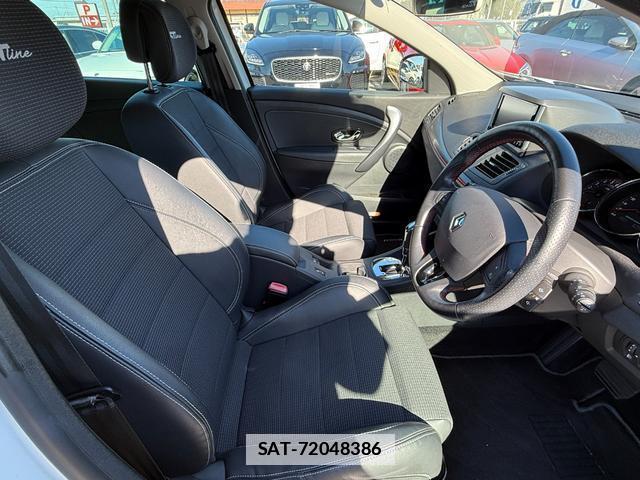 Renault MEGANE ESTATE 2017-03 7808756-4
