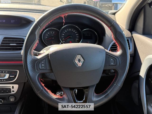 Renault MEGANE ESTATE 2013-12 7808759-18