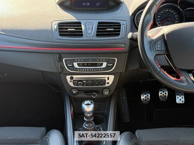 Renault MEGANE ESTATE 2013-12 7808759-19