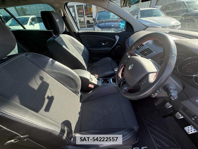 Renault MEGANE ESTATE 2013-12 7808759-5