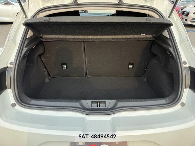 Renault MEGANE 2018-09 7808794-15