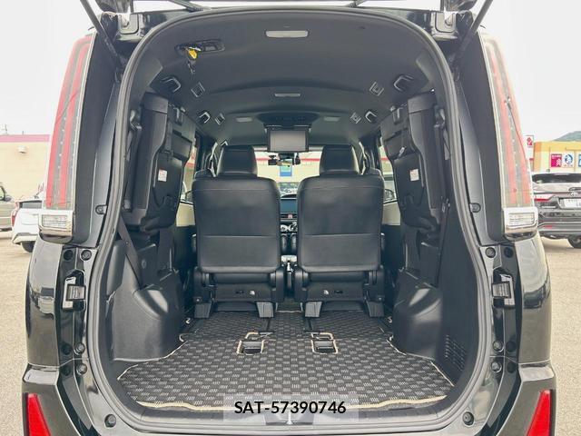 Toyota NOAH 2017-12 7794234-11