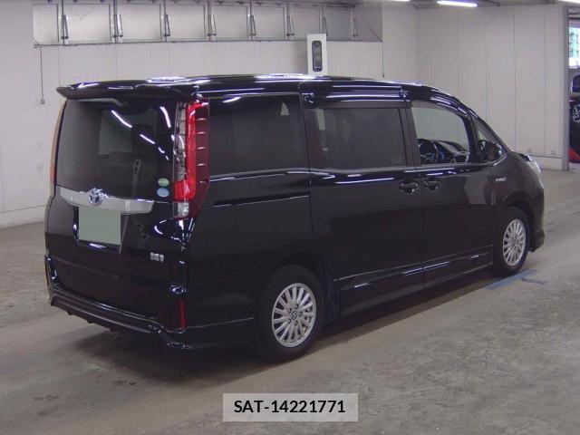 Toyota NOAH 2017-01 7795056-4