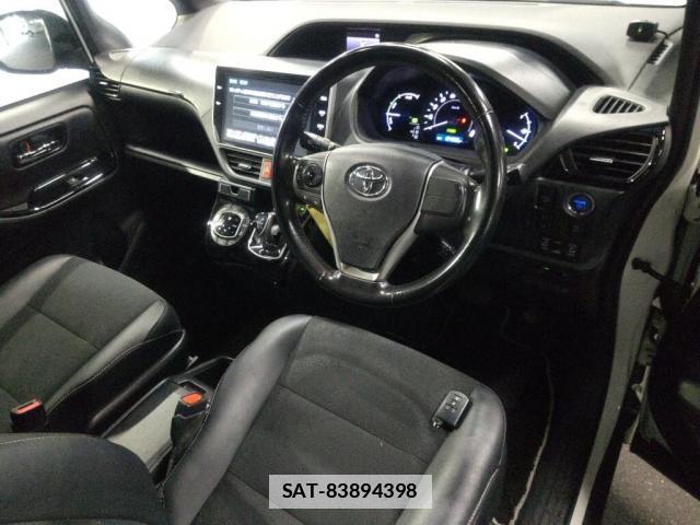 Toyota NOAH 2018-02 7795093-2