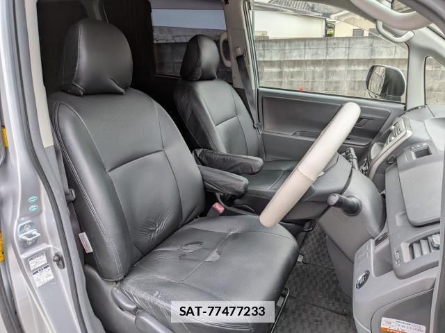 Toyota NOAH 2009-04 7795329-13
