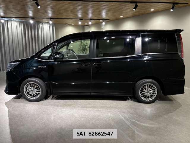 Toyota NOAH 2017-09 7795390-10