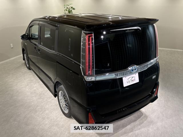 Toyota NOAH 2017-09 7795390-14