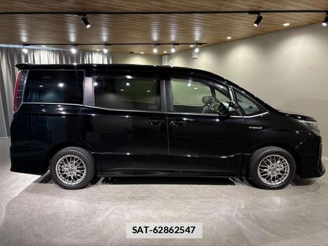 Toyota NOAH 2017-09 7795390-3