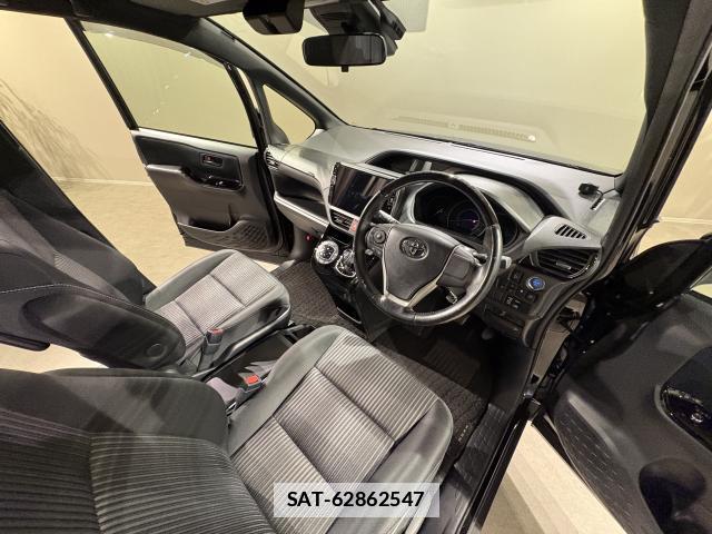 Toyota NOAH 2017-09 7795390-5