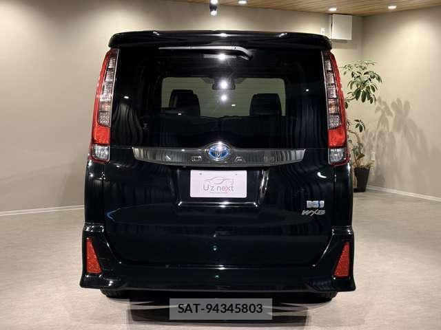 Toyota NOAH 2017-01 7795419-1