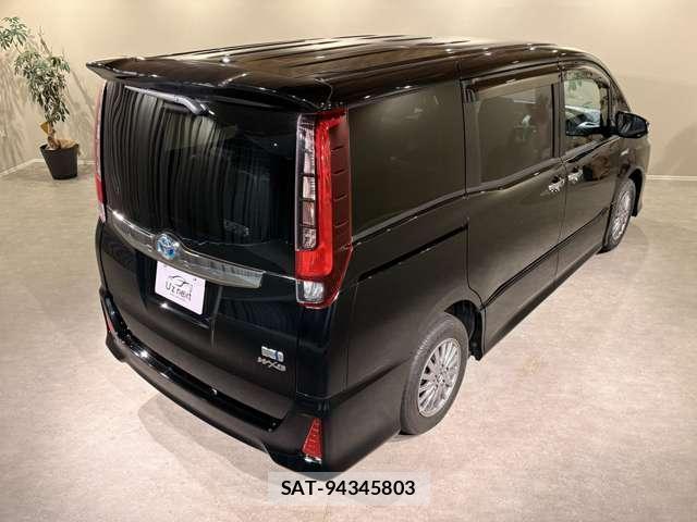 Toyota NOAH 2017-01 7795419-14