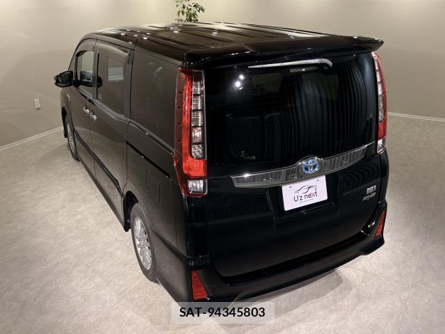 Toyota NOAH 2017-01 7795419-15
