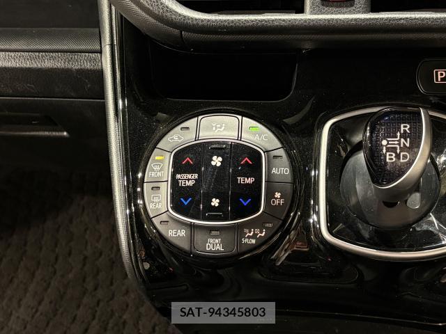 Toyota NOAH 2017-01 7795419-16