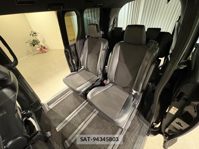 Toyota NOAH 2017-01 7795419-6