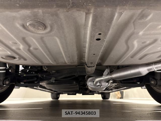 Toyota NOAH 2017-01 7795419-9