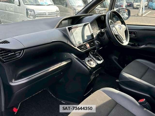 Toyota NOAH 2021-06 7795833-2