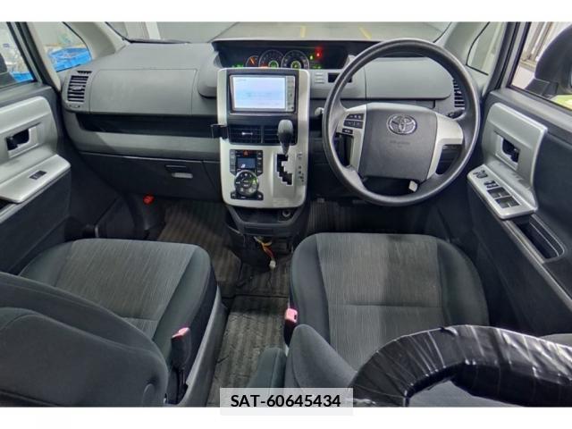 Toyota NOAH 2011 7796051-2