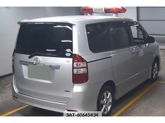 Toyota NOAH 2011 7796051-3