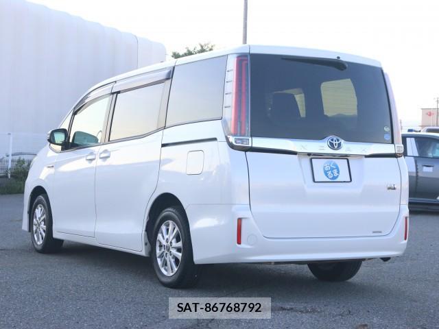 Toyota NOAH 2017-11 7796318-14