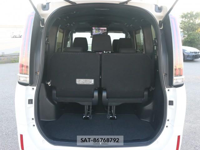 Toyota NOAH 2017-11 7796318-18