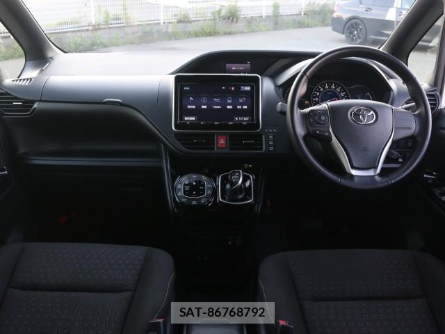 Toyota NOAH 2017-11 7796318-2