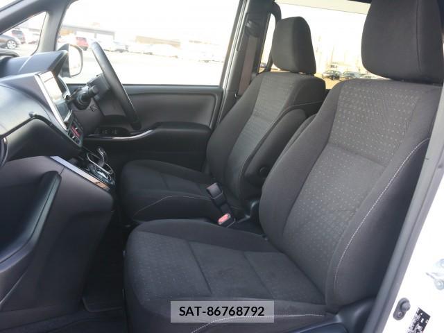 Toyota NOAH 2017-11 7796318-5