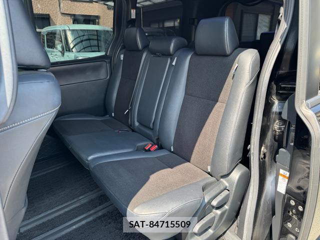 Toyota NOAH 2017-01 7796404-10