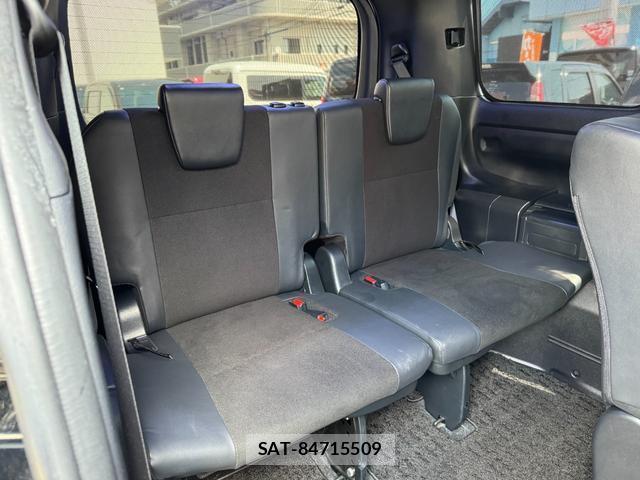 Toyota NOAH 2017-01 7796404-11