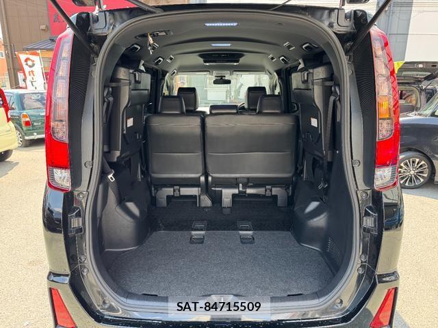 Toyota NOAH 2017-01 7796404-14