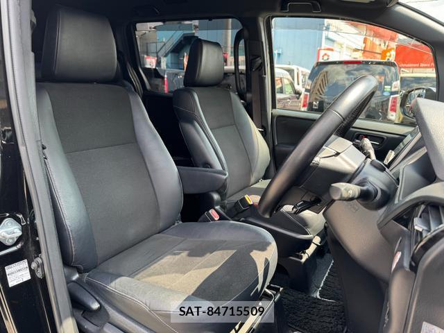 Toyota NOAH 2017-01 7796404-17