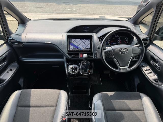 Toyota NOAH 2017-01 7796404-7