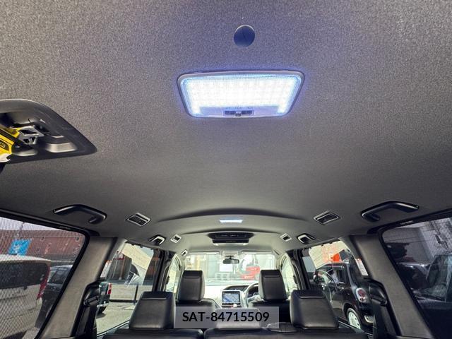 Toyota NOAH 2017-01 7796404-8