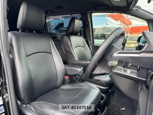 Toyota NOAH 2017-10 7796417-10