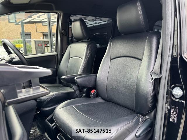 Toyota NOAH 2017-10 7796417-11