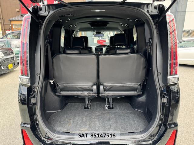 Toyota NOAH 2017-10 7796417-16