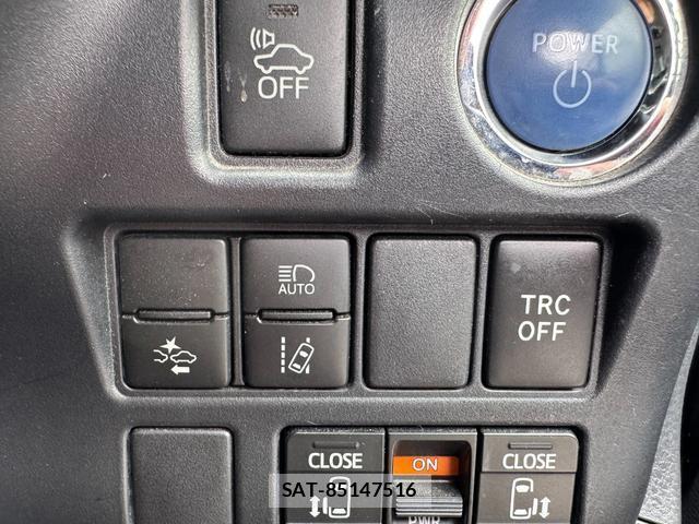 Toyota NOAH 2017-10 7796417-4