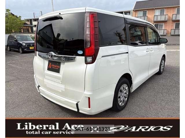 Toyota NOAH 2015-03 7796648-10