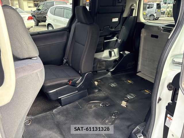 Toyota NOAH 2015-03 7796648-17