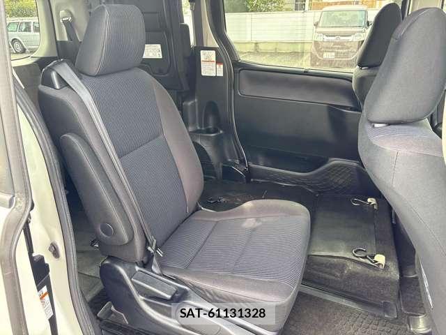 Toyota NOAH 2015-03 7796648-18