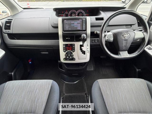 Toyota NOAH 2011-02 7796849-2
