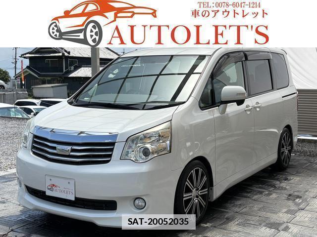 Toyota NOAH 2013-07 7796858-0