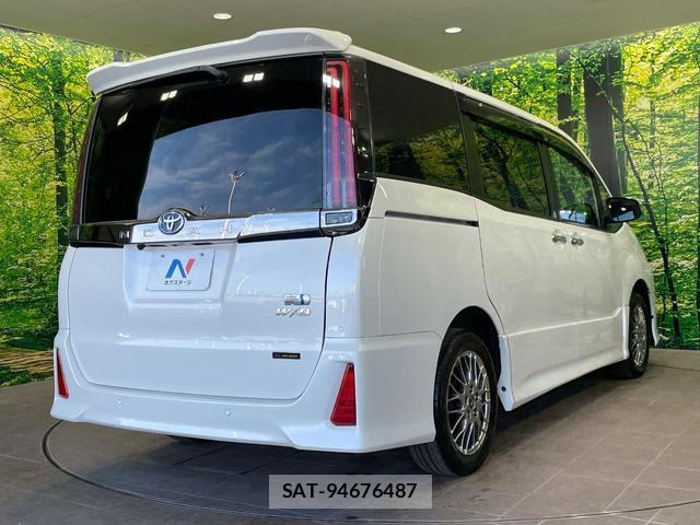 Toyota NOAH 2021-06 7796870-17